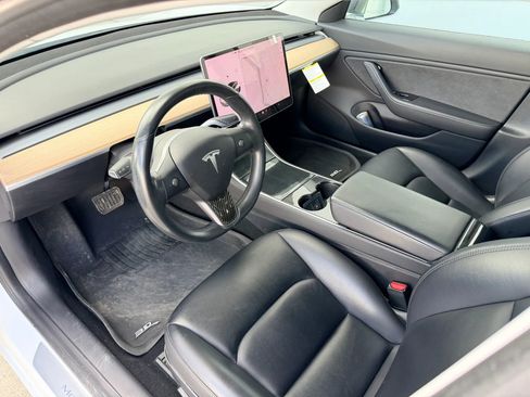 Used 2018 Tesla Model 3 Long Range image 9