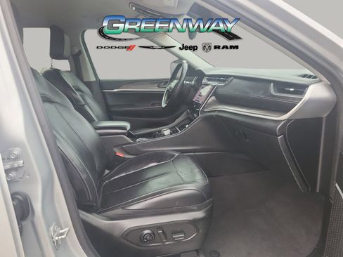 Used 2022 Jeep Grand Cherokee L Limited image 11