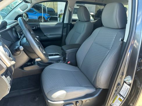 Used 2022 Toyota Tacoma SR5 w/ Technology Package RWD image 12