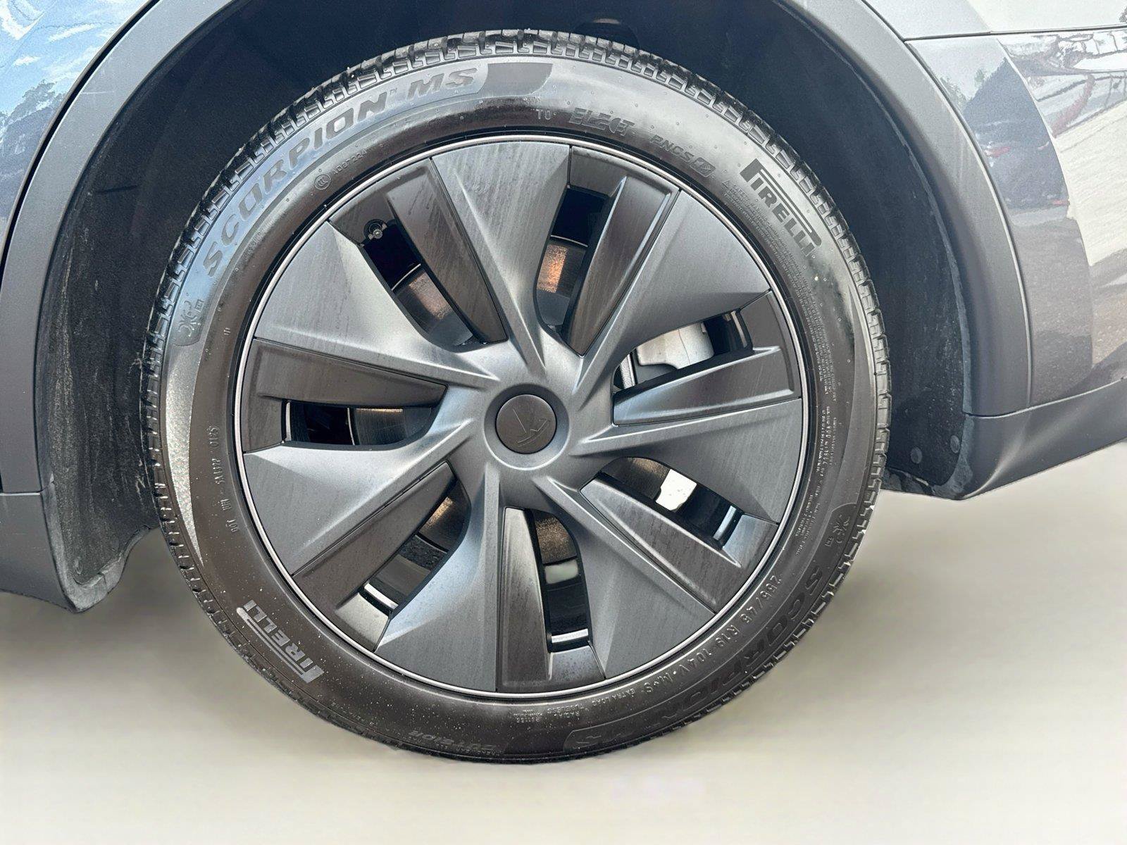 Used 2025 Tesla Model Y Long Range RWD image 33