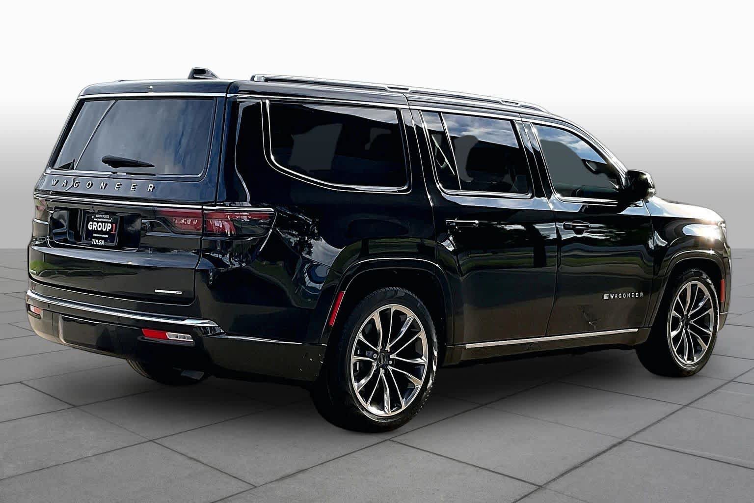 Used 2023 Jeep Wagoneer Series III w/ Premium Group I AWD/4WD image 13