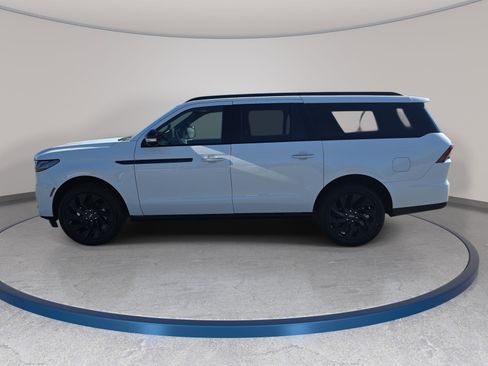 New 2026 Lincoln Navigator L Reserve w/ Jet Appearance Package AWD/4WD image 8