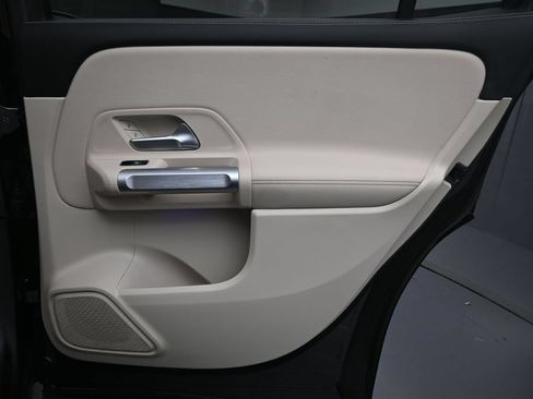 Used 2023 Mercedes-Benz GLB 250 4MATIC w/ Premium Package image 28