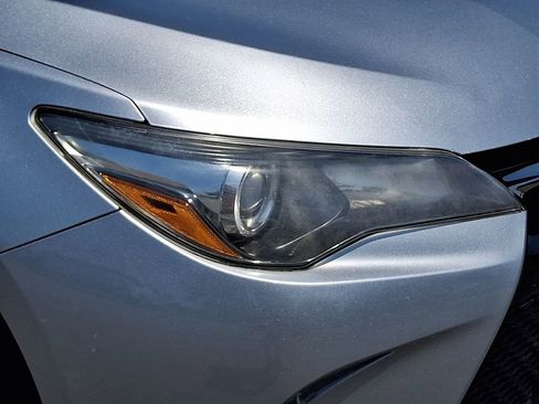 Used 2015 Toyota Camry SE FWD image 9