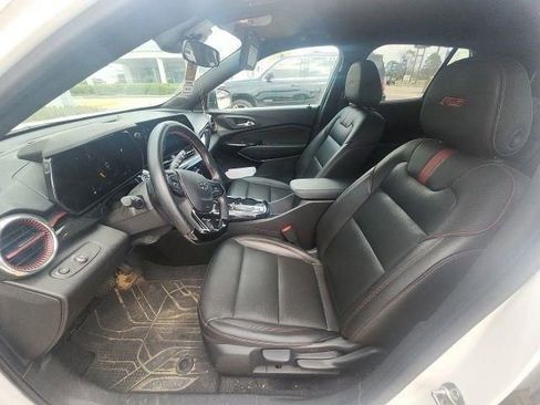 Used 2025 Chevrolet Trax RS w/ Driver Confidence Package image 24