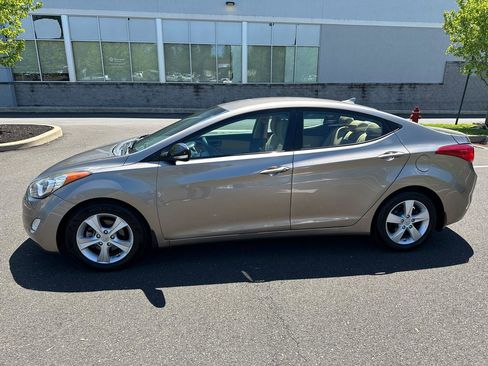 Used 2013 Hyundai Elantra GLS w/ Preferred Pkg FWD image 9