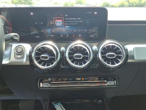 Used 2021 Mercedes-Benz GLB 250 image 24