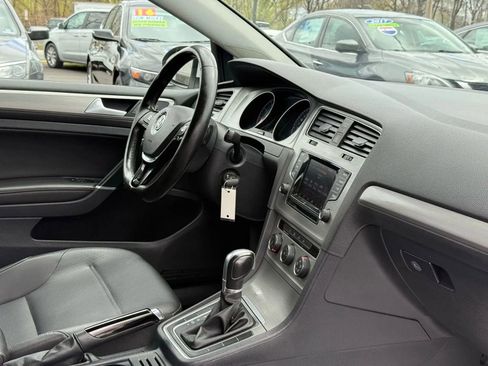 Used 2015 Volkswagen Golf S image 49