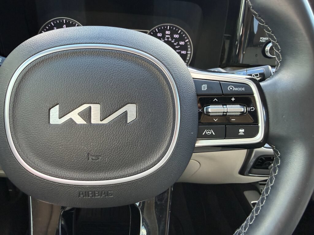 Used 2023 Kia Sorento EX w/ Panoramic Sunroof Package FWD image 17