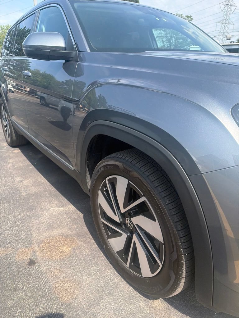 Used 2024 Volkswagen Atlas SEL AWD/4WD image 5