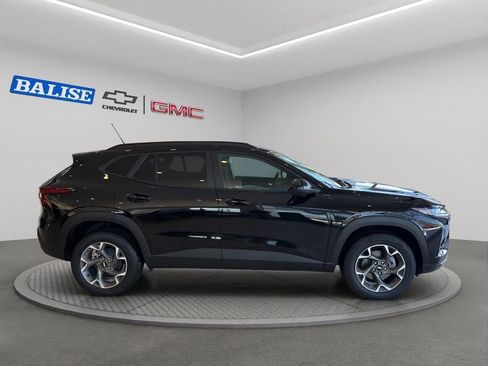 New 2026 Chevrolet Trax LT w/ Driver Confidence Package image 2