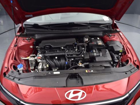 Used 2024 Hyundai Elantra Limited image 16
