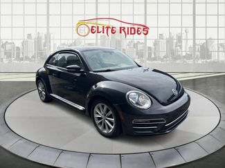 Used 2018 Volkswagen Beetle 2.0T SE image 1