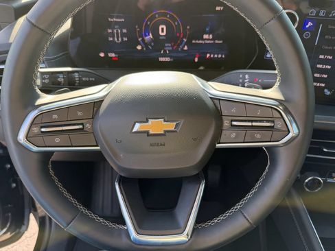 Used 2025 Chevrolet Traverse LT FWD image 21