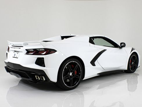 Used 2022 Chevrolet Corvette Stingray Premium Conv w/ Z51 Performance Package RWD image 11