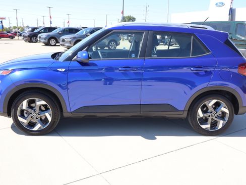 Used 2024 Hyundai Venue SEL image 9