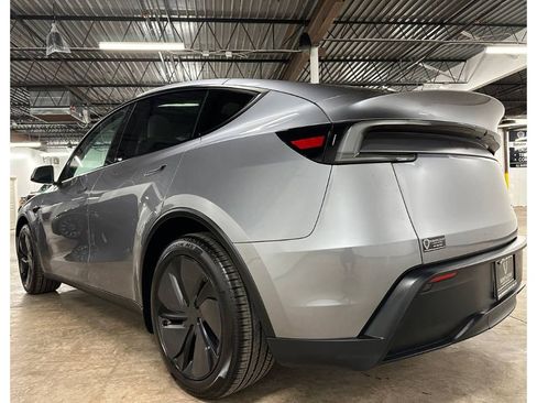Used 2026 Tesla Model Y Long Range image 17