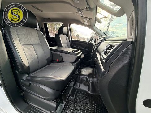 Used 2018 Nissan Titan S image 17