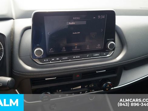 Used 2024 Nissan Rogue SV image 8