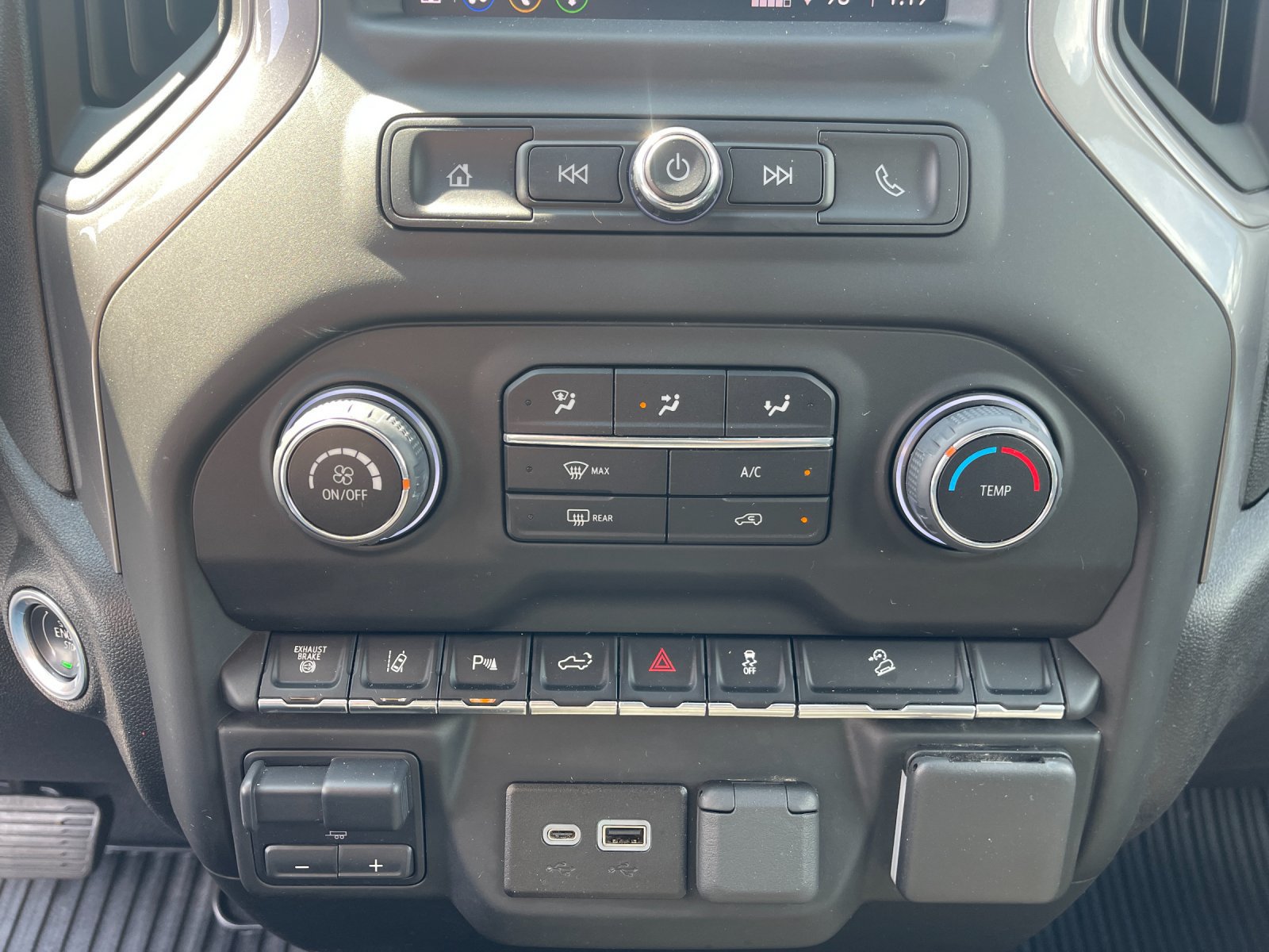 Used 2024 Chevrolet Silverado 2500 Custom w/ Custom Value Package AWD/4WD image 22