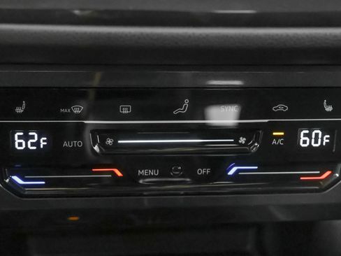 Used 2023 Volkswagen Tiguan SE AWD/4WD image 31