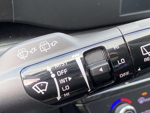Used 2024 Kia Niro LX FWD image 20