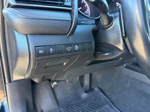 Used 2020 Toyota Camry SE FWD image 17