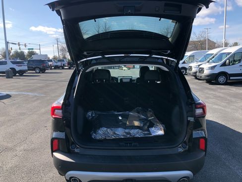 New 2025 Ford Escape SE w/ Class II Trailer Tow Package FWD image 8