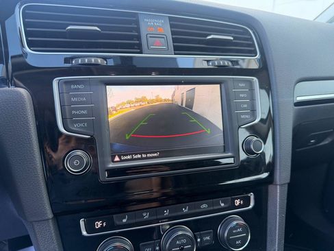 Used 2016 Volkswagen Golf SportWagen FWD image 13