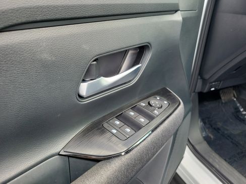 Certified 2025 Nissan Kicks SV w/ Charging Package image 18