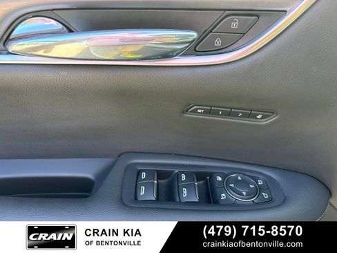 Used 2024 Cadillac XT6 Luxury AWD/4WD image 11