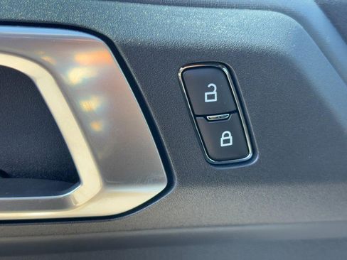 New 2025 Ford Bronco Badlands image 18