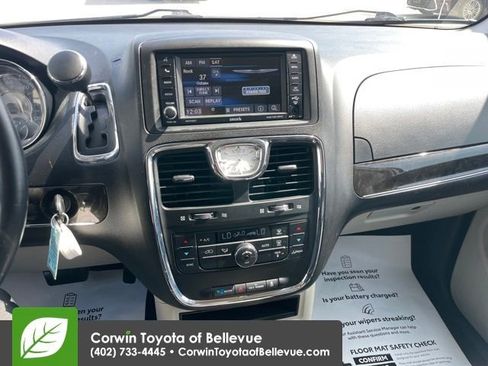 Used 2013 Chrysler Town & Country Touring image 11