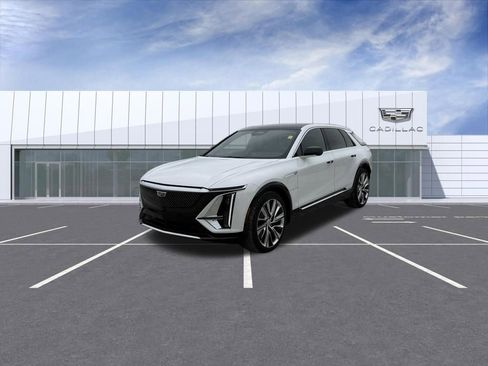 Certified 2024 Cadillac Lyriq Luxury w/ LPO, Floor Liner Package AWD/4WD image 6