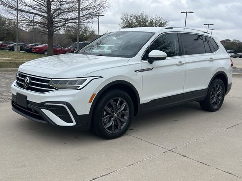 Certified 2023 Volkswagen Tiguan SE image 5