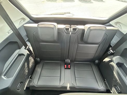 Used 2020 Volkswagen Tiguan SE w/ Panoramic Sunroof Package FWD image 19