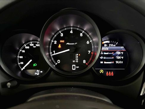 New 2026 Porsche Macan Turbo AWD/4WD image 17