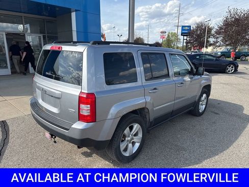 Used 2014 Jeep Patriot Latitude AWD/4WD image 3