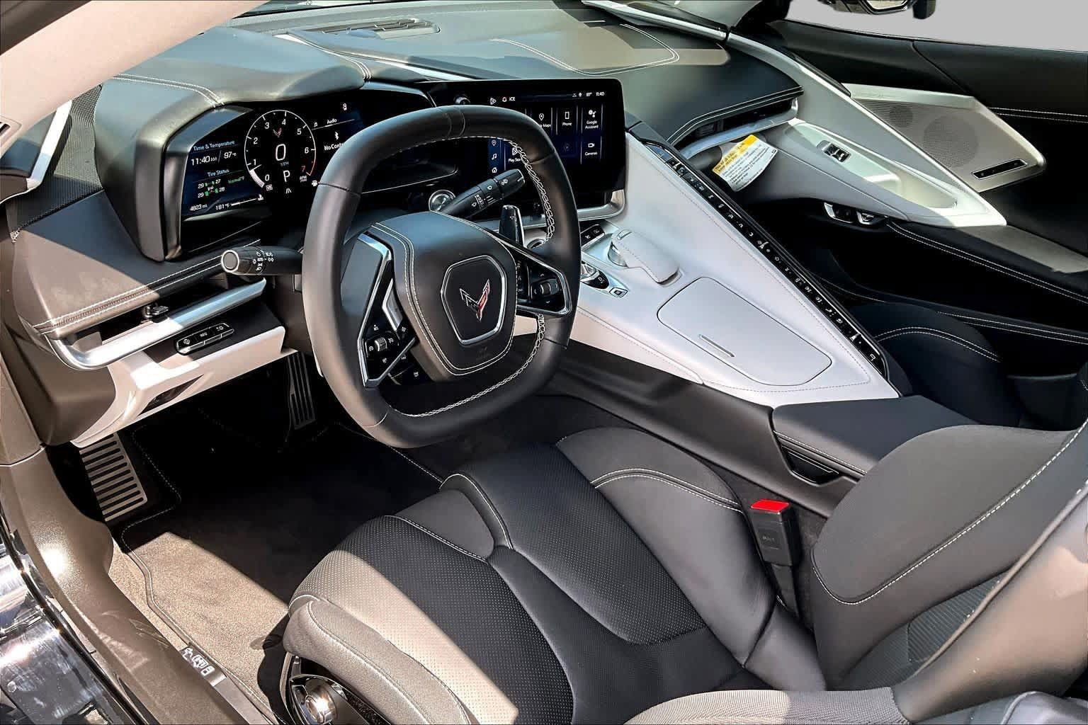 Used 2024 Chevrolet Corvette Stingray Premium Cpe w/ Z51 Performance Package RWD image 17