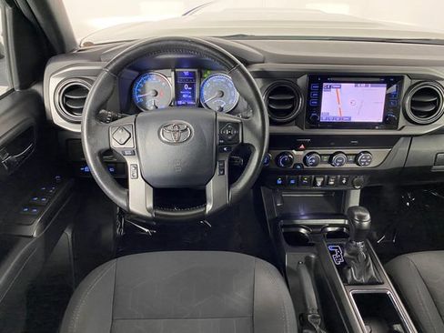 Certified 2019 Toyota Tacoma TRD Sport AWD/4WD image 17