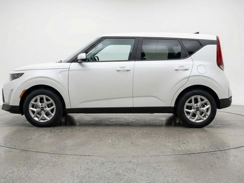 Used 2025 Kia Soul LX w/ LX Technology Package FWD image 4