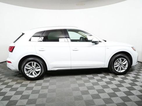 Used 2023 Audi Q5 2.0T Premium w/ Convenience Package AWD/4WD image 2