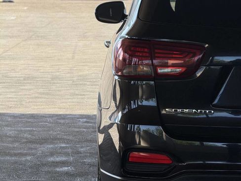 Used 2019 Kia Sorento AWD V6 image 13