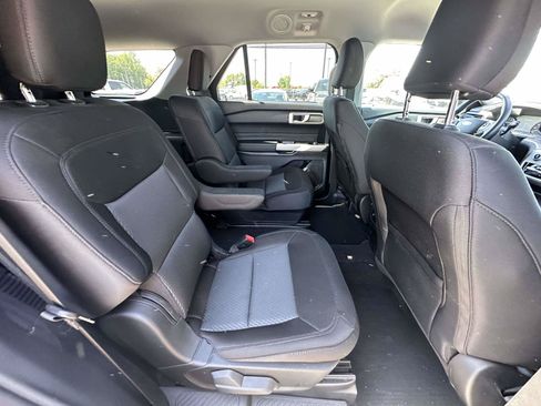 Used 2023 Ford Explorer XLT AWD/4WD image 21