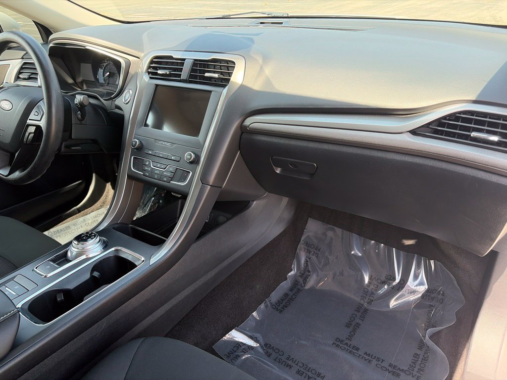 Used 2020 Ford Fusion SE FWD image 11
