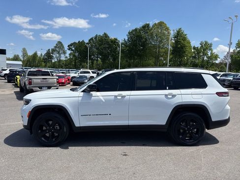 Used 2024 Jeep Grand Cherokee L Altitude AWD/4WD image 2