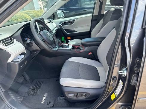 Used 2024 Toyota RAV4 XLE FWD image 4