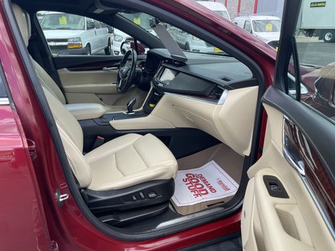 Used 2017 Cadillac XT5 Luxury w/ Driver Awareness Package AWD/4WD image 30