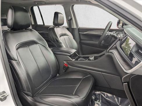 Used 2023 Jeep Grand Cherokee 4WD 4xe w/ Luxury Tech Group II image 24