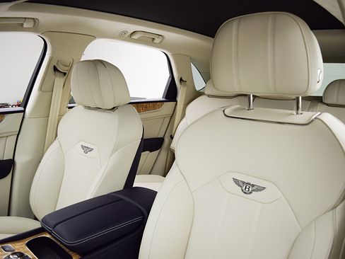 Used 2024 Bentley Bentayga AWD/4WD image 24